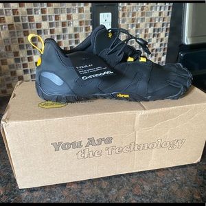 NWT Vibram 2.0 Trail Running Shoe ✨